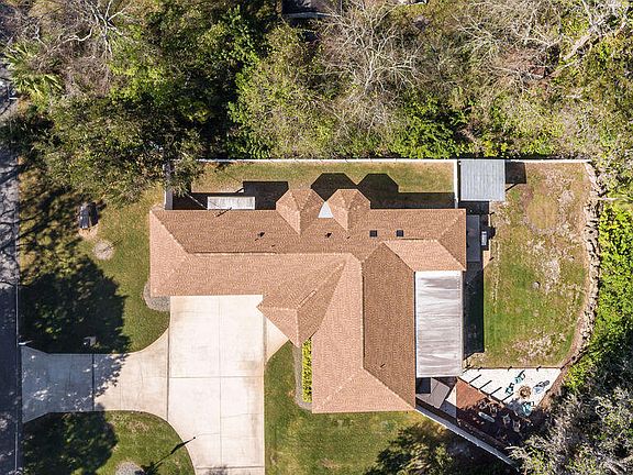 4th image of 385 Calle Grande St