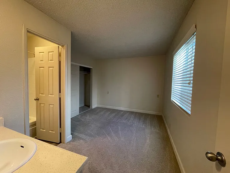 Boutique Apartments in Boulevard Park, Includes Gated, Covered Parking! — Photo 12