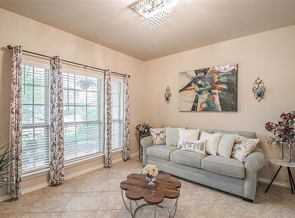 4th image of 5117 Walsh Dr