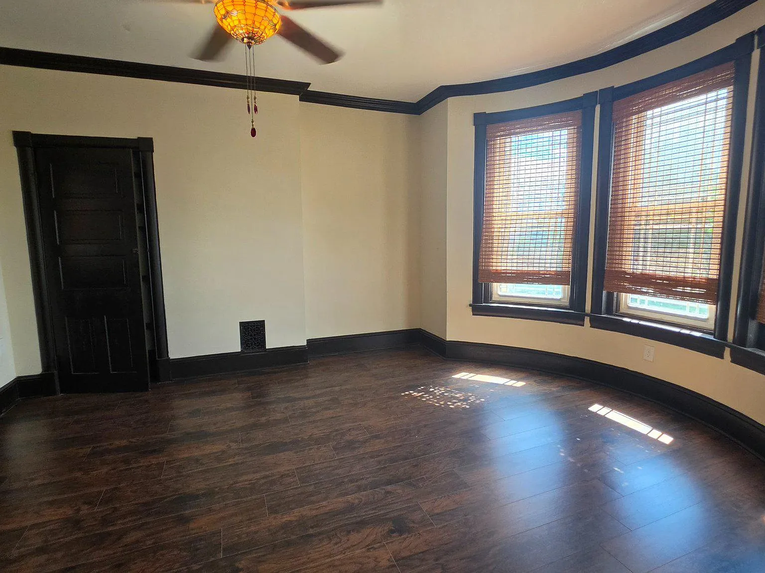 2 bed, 1.0 bath, 2412 sqft, $2,350 — Photo 3