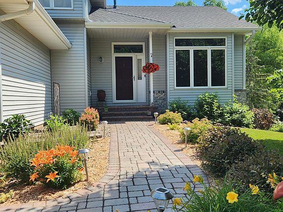 4th image of 2290 Hillwood Dr E