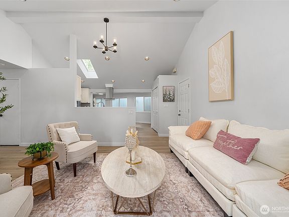 4th image of 691 Redmond Avenue NE