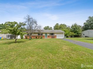 16 Stockton Rd, Kendall Park, NJ 08824