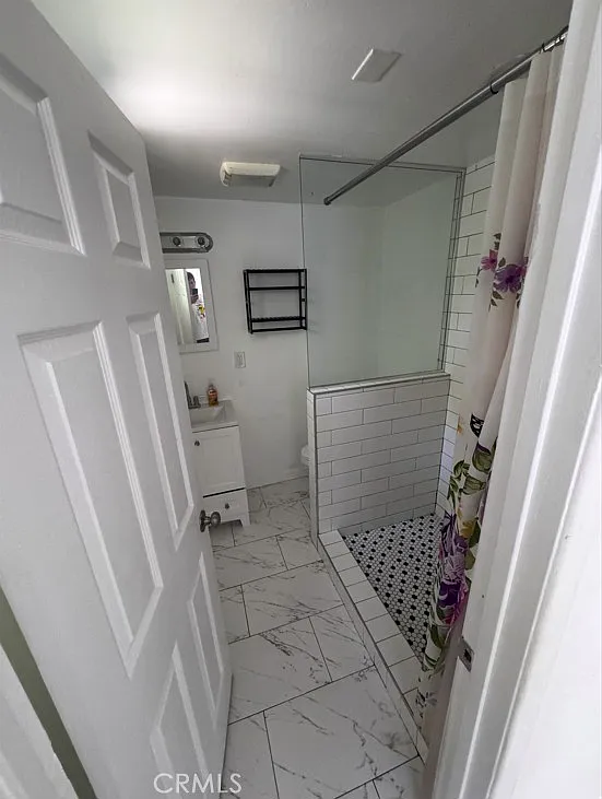 3 bed, 720 sqft, $3,295 — Photo 3