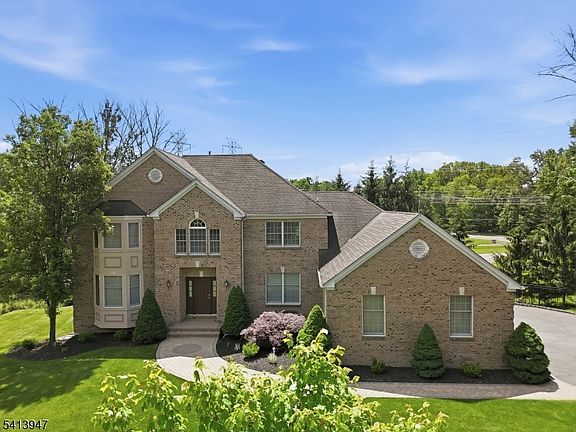 3rd image of 31 Phillip Dr