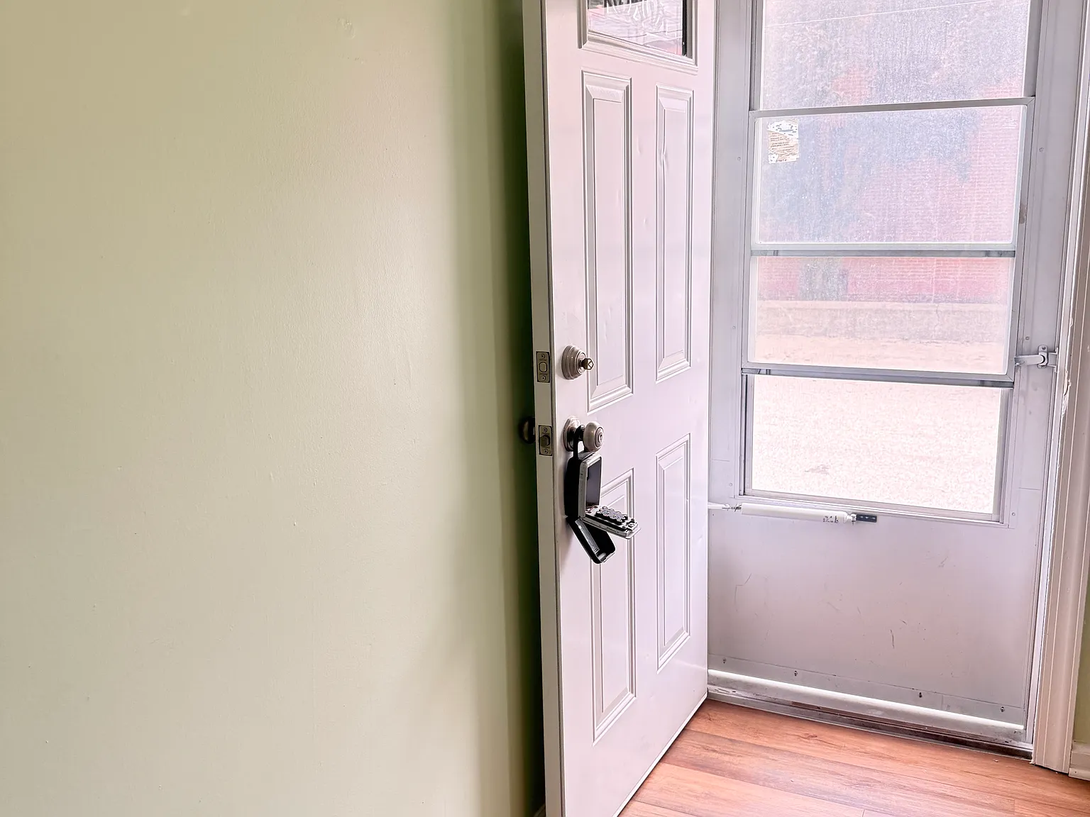 3 bed, $2,200 — Photo 2