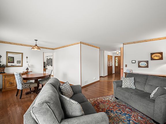 4th image of 1034 Tamarack Ln