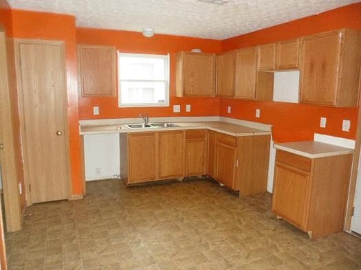 5th image of 2664 Lilypark Dr