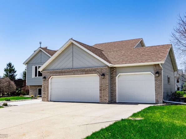 2715 33rd St S, Fargo, ND 58103