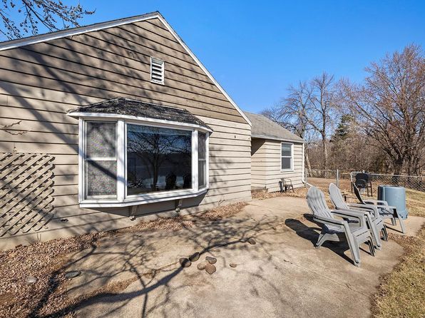 16 Point Rd, Bayport, MN 55003