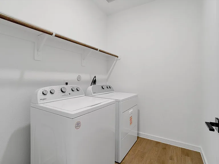 8438 Bay Ridge Cir — Photo 38