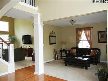3rd image of 879 Skyland Dr