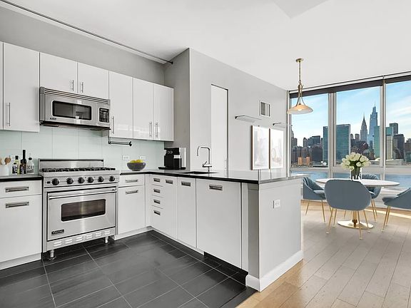 3rd image of 4630 Center Blvd APT 1004