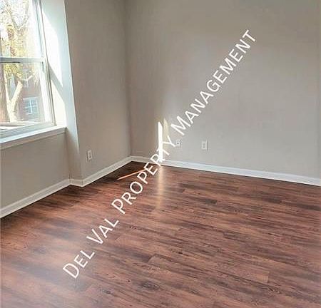 4th image of 2341 N Park Ave #B