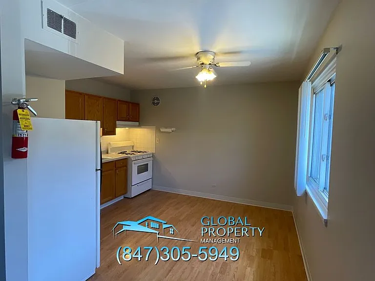 267 E Grand Ave — Photo 35