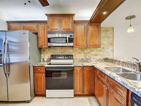 5th image of 1715 Whitehall Dr APT 206