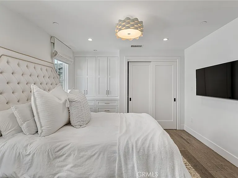 2037 E Ocean Blvd — Photo 19