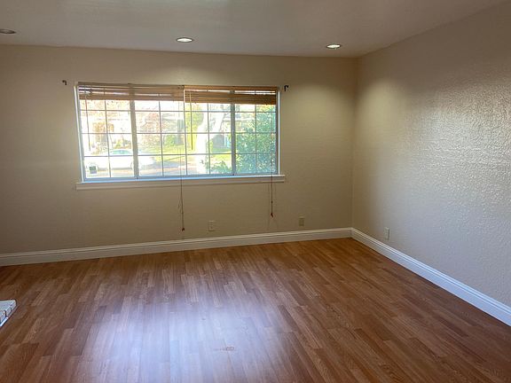 5th image of 888 Mangrove Ave