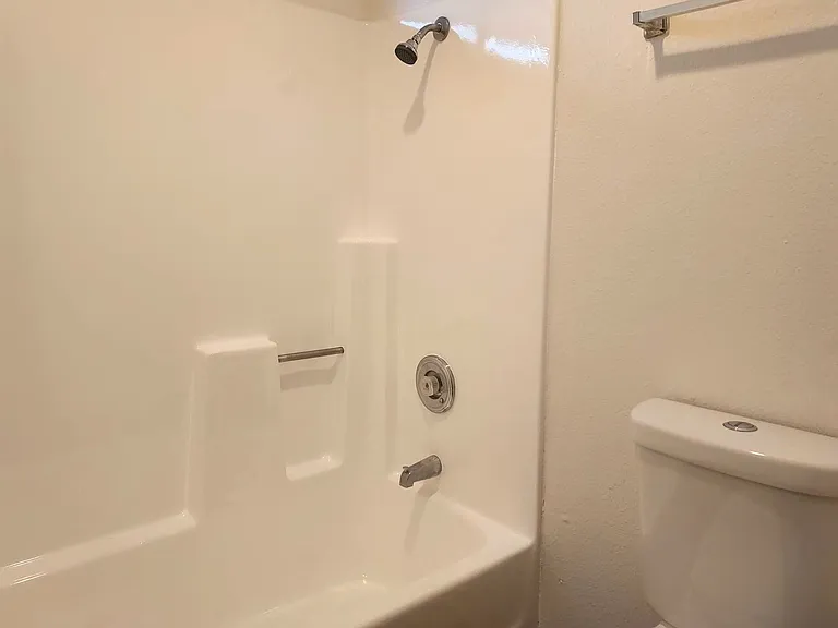 12349 Lakeshore Dr #8 — Photo 6