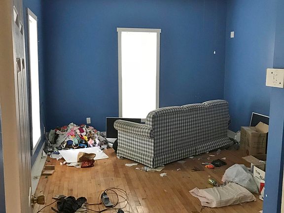 3rd image of 604 E Paw Paw St