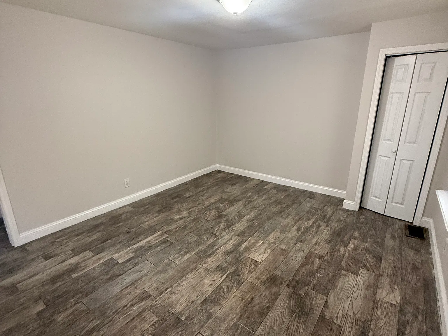4 bed, 1350 sqft, $2,400 — Photo 2
