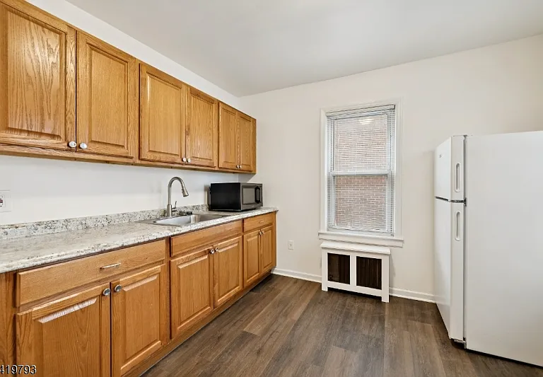 289 Hilton Ave — Photo 10