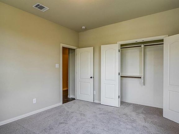 3rd image of 5605 Centeridge Ln