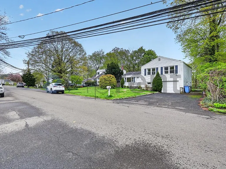 30 Mary Ln — Photo 32