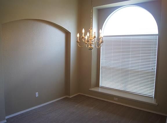 3rd image of 4904 Summer Oaks Ln