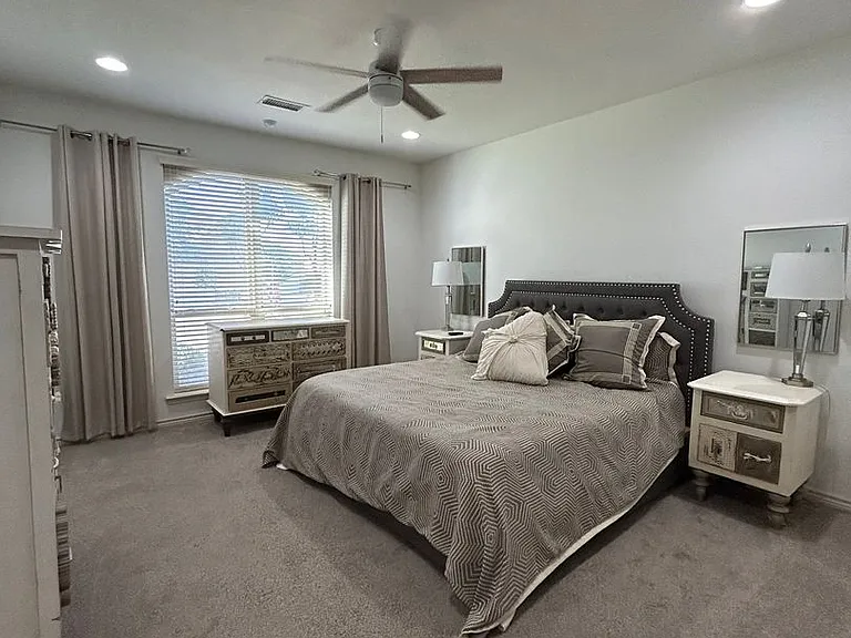 5900 Oak Creek Dr — Photo 17