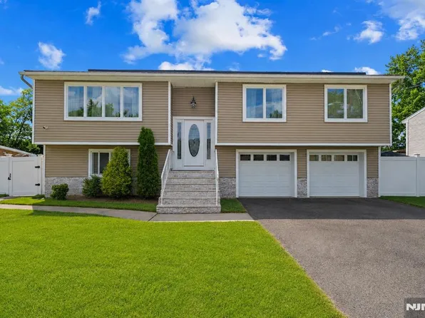 15 Robby Rd, Little Ferry, NJ 07643