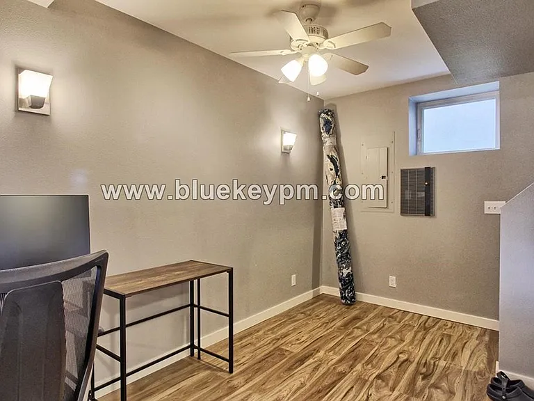 225 S Hamilton St #B — Photo 3