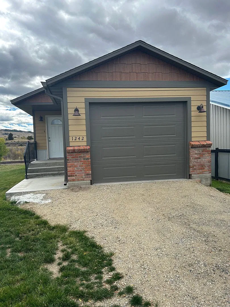 3 Bedroom 2 Bath Brand New Build Located in Rocker Montana — Photo 2