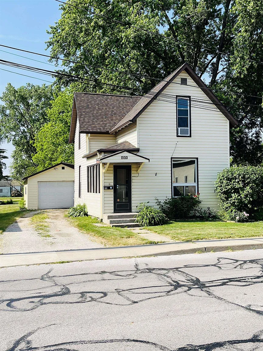 111 W North St photo 1