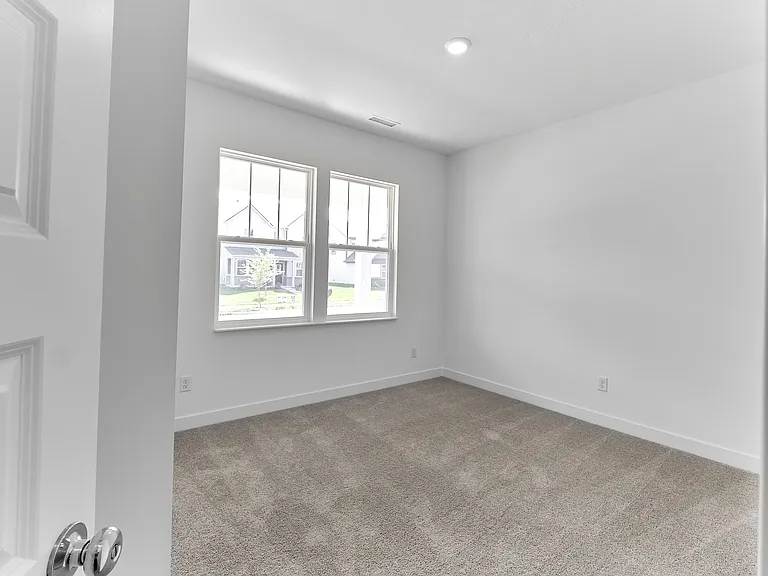 422 Eisenhower St — Photo 8