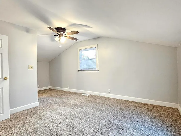 309 Derby St — Photo 16
