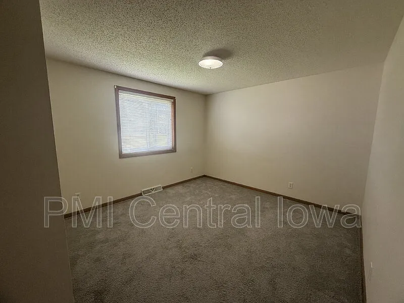 2 bed, 1.5 bath, 992 sqft, $850 — Photo 2