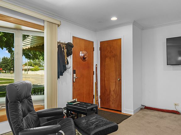 3rd image of 7555 N Neva Ave