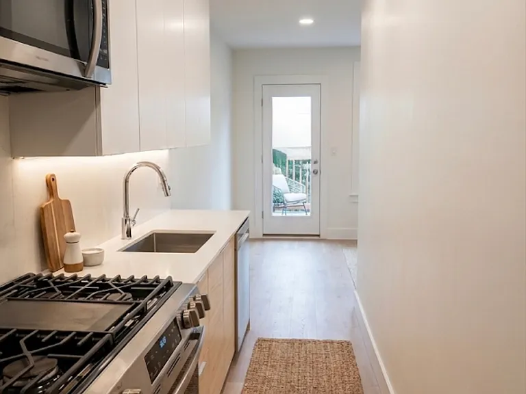 323 Summit Ave #102 — Photo 1