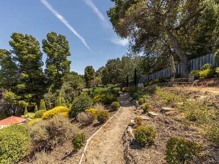 977 Continental Dr — Photo 75