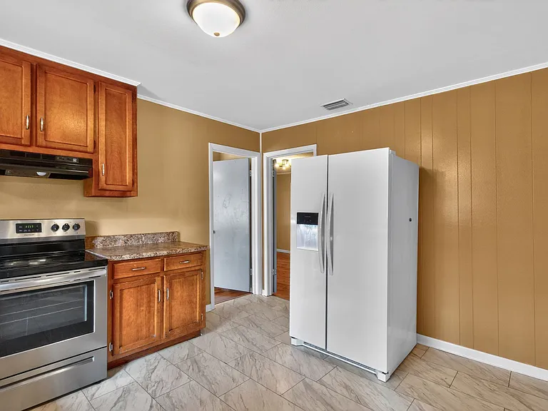 213 Book Ave — Photo 23