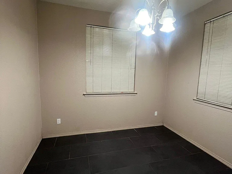 13123 Kestrel Ave — Photo 11