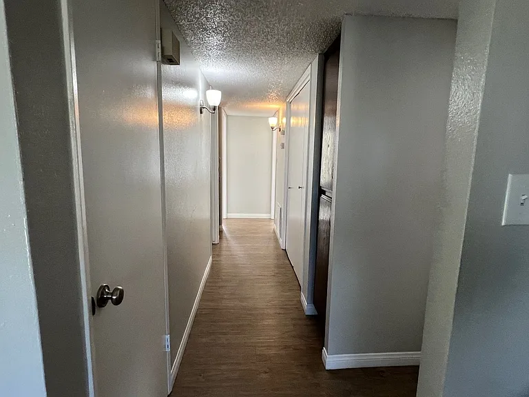 Raintree Garden Apartments — Photo 22