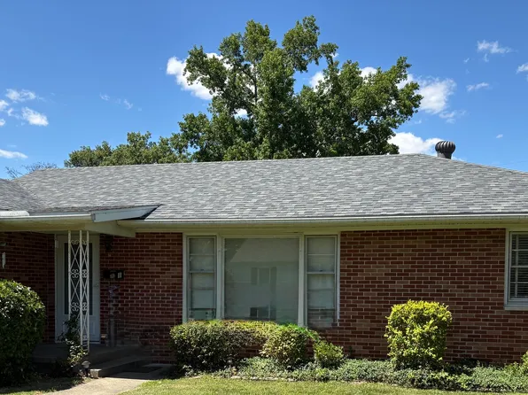 1 Charles Dr, Centralia, IL 62801