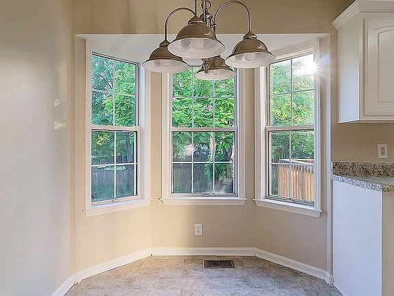 4th image of 2589 Milton Ln