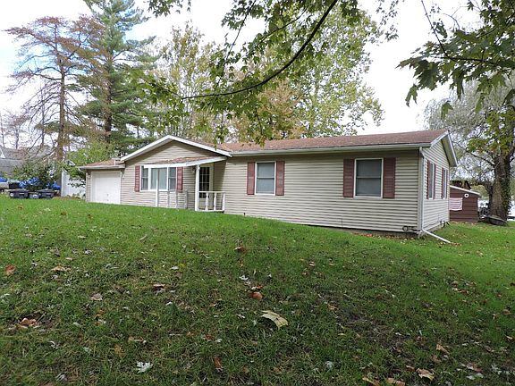 2nd image of 46912 Woodland Dr