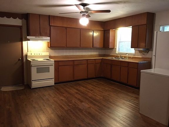 4th image of 8790 NW 115th St