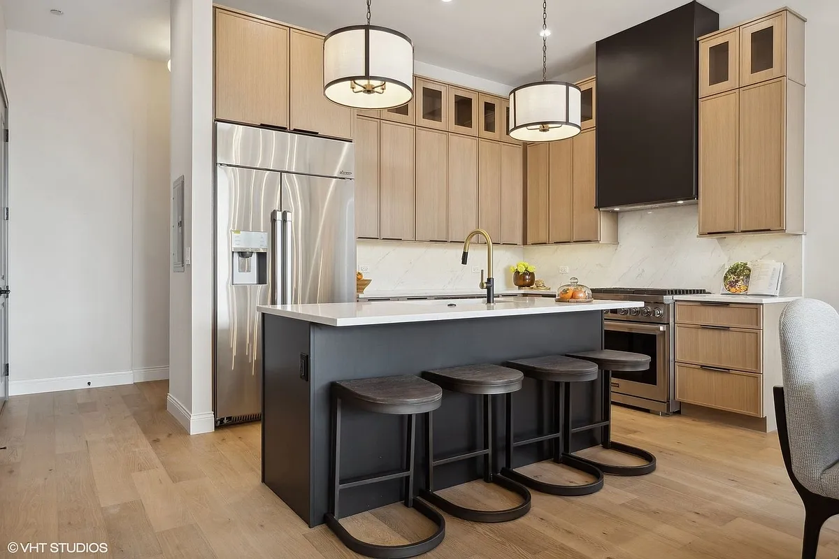 Building Photo - 3739 N Clifton Ave #2