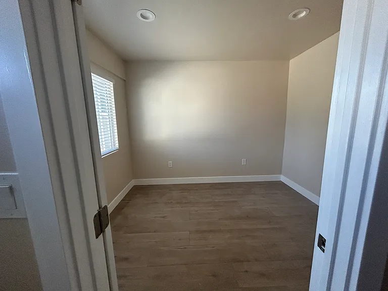 911 E 6th St #921 — Photo 13