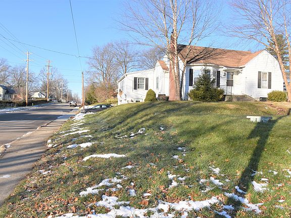 3rd image of 395 N Franklin St